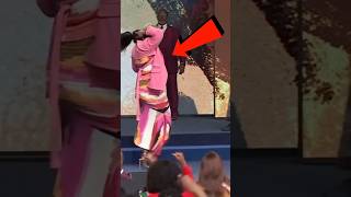 Watch As TD Jakes Wife Sarah Jakes Removes Wig In Church And Got Responded By Gino Jennings [upl. by Brag]