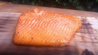 Ora King Lachs auf der Zedernplanke vom Keramikgrill Primo Oval XL [upl. by Slyke]