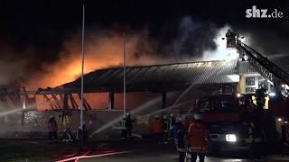 Feuer zerstört Turnhalle  Großeinsatz in Witzwort [upl. by Htehpaj893]