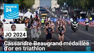 JO 2024  la triathlète française Cassandre Beaugrand sacrée championne olympique • FRANCE 24 [upl. by Cusack]