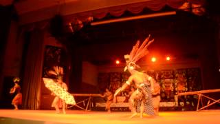 Cultural Shows at Sarawak Cultural Village quotNgajat Pahlawanquot Iban Warrior Dance [upl. by Ignace212]