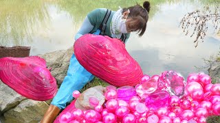 🔥🔥Stunning Discovery by the Rivers Edge Beautiful Girl Finds Rare Gems Inside Bizarre Mussel Shell [upl. by Oniger]