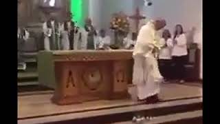 Sacerdote bailando salsa [upl. by Kevon]