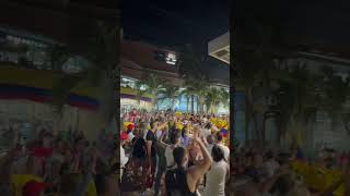 Banderazo en el hotel de concentración de la Selección Colombia ante del partido contra Argentina [upl. by Airdnax]