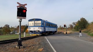 Železniční přejezd Zalešany 2 P4970 19102024 [upl. by Joub190]