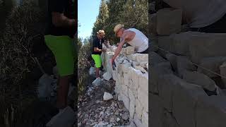 Como hacer un muro de contención con piedras How to build retaining wall wich field Stone foryou [upl. by Averil]