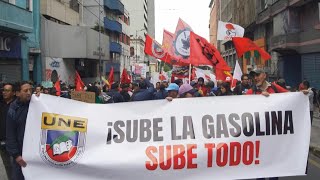 quotSube todoquot Cientos protestan en Ecuador contra el alza del precio de la gasolina  AFP [upl. by Kelvin]