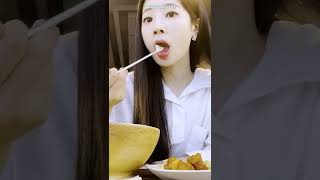 dahyun quotjyp bobquot mukbang 😍 [upl. by Atenik]