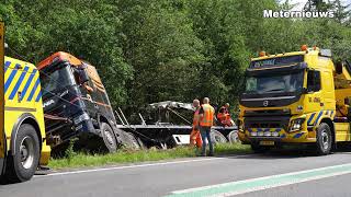 Vrachtwagen in de sloot N381 Witteveen [upl. by Lanta]