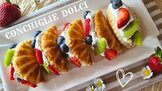 CONCHIGLIE DOLCI di pasta sfoglia  CONCHIGLIE DI PASTA SFOGLIA panna e frutta [upl. by Ddahc]