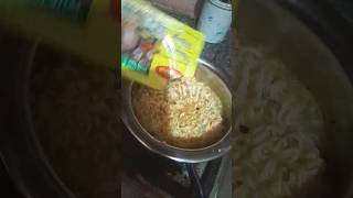 Muje kuch nhi ata h bhyii maggi k alava 🤣 prishuuuuuu maggi notsponserd [upl. by Shina]