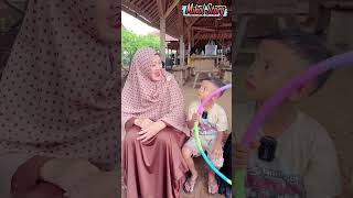 KARENA HUJAN PULANG KE RUMAH PAKAI HOLA HOOP AJAIB☺️😁 trending comedy humorsegar funny humor [upl. by Atrebor]