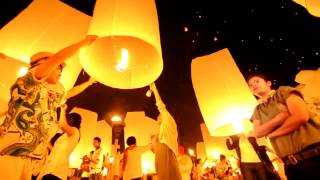 1000 Thai Sky Lantern during Loy Krathong Festival [upl. by Nnaeel]