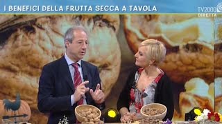 I benefici della frutta secca a tavola [upl. by Hollenbeck]