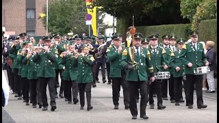 Schützenfest in Elfgen GrevenbroichElfgen 2024 Der Fahnenaufmarsch vor der grossen Königsparade [upl. by Adamson]