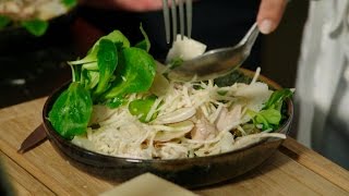 Salade van veldsla kip knolselder en aardpeer met kappertjesvinaigrette  Sofie in de keuken van [upl. by Aimas]