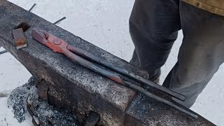 How to Forge Tools Twist Tongs [upl. by Sternick]