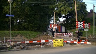 Spoorwegovergang BeekElsloo  Dutch railroad crossing [upl. by Enoch]