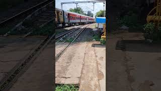 Cholan express leaving Mayiladuturai junction mayiladuthuraijunction cholanexpress [upl. by Eissim234]