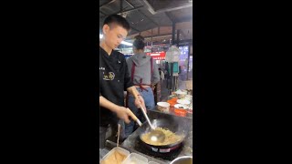 The cooking process for fried rice fried noodles and fried rice vermicelli in Chinese cuisine [upl. by Nuaj]