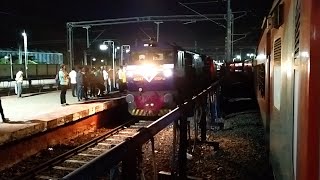 17309 Yesvantpur to Vascodagama Express train arriving at Hubballi railway station [upl. by Aeriela]