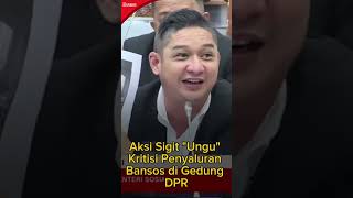 Aksi Sigit quotUnguquot Kritisi Penyaluran Bansos di Gedung DPR [upl. by Nnylcaj]