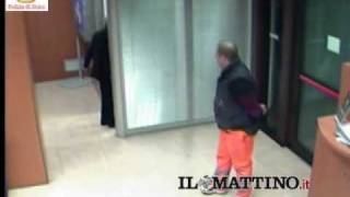 Colpo in banca a Frattamaggiore il video della rapina [upl. by Yenahpets]