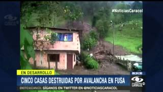 Avalancha en Fusagasugá solo dio tiempo a comunidad de salvar su vida  28 de Noviembre de 2013 [upl. by Irehj]