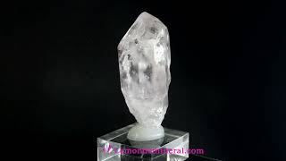 Quartz hyalin provenant des Alpes FranceDimensions  32mm x H  72mm Poids avec le socle  103g [upl. by Hare90]