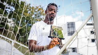 🧤 Bruno Varela recebe o prémio de 𝗠𝗘𝗟𝗛𝗢𝗥 𝗚𝗨𝗔𝗥𝗗𝗔𝗥𝗘𝗗𝗘𝗦 do mês de agosto pela Liga Portugal [upl. by Eenej82]