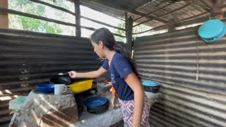 🔵Vean como ella ayuda a su abuela que está en silla de ruedas 🥹 [upl. by Farrish600]