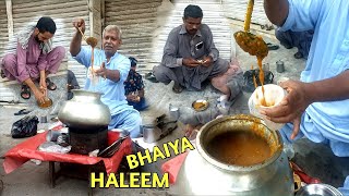 65 year old bhaiya g Haleem selling Haleem on road old anarkali bazar lahore street food [upl. by Maclay]