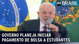 Governo planeja iniciar em março pagamento de bolsa a estudantes  SBT Brasil 090124 [upl. by Eyoj]