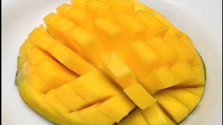 Comment Couper et Peler une Mangue  Trucs et Astuces de Cuisine Tuto [upl. by Noimad539]