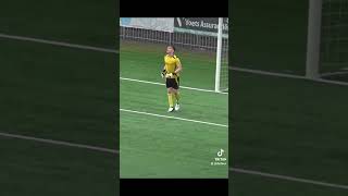 Keeper weet wat er gaat komen en reageert als een baas voetbal reactie keeper fyp foryourpage [upl. by Yornoc]