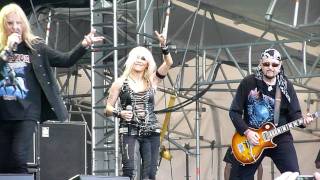 Saxon feat Doro Pesch  Denim and Leather live [upl. by Janel666]