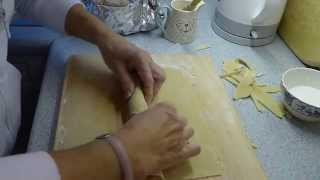 How to make and bake shortcrust pastry sausage rolls in the Halogen oven [upl. by Giliana]