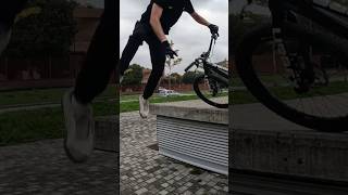 RISCHIO ALTISSIMO per chiudere un trenino di Pivot 360 freestyle mtb streettrials 360 [upl. by Remos882]