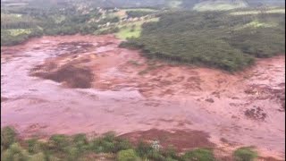 Rompimento de barragem deixa 200 desaparecidos [upl. by Yardna]