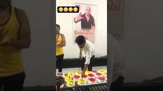 Kisi ne kaate etne cake eske🙄😳deepakalal pradhanvlog1544 deepakkalal greaternoida shorts [upl. by Eittak]