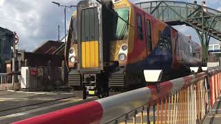 Wokingham Station Level Crossing Berkshire Saturday 18092021 [upl. by Yvette]