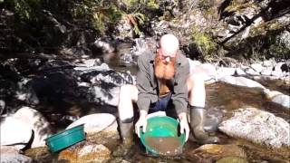 Gold panning instructions with a clasifier how to pan [upl. by Nauh]