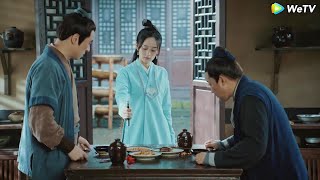 囂張僕人瞧不起灰姑娘欺負她，不料灰姑娘一招把他們嚇尿了💕 hinese Television Dramas shorts [upl. by Nivonod]