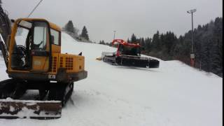 Les dameuses à la manoeuvre au Lac Blanc [upl. by Aenert]