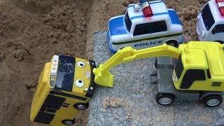 Lani Tayo the Little Bus toy accident amp Excavators Ambulance Police car rescue toys play [upl. by Arymat631]