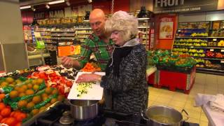 René Pluijm  Hollandse Minestronesoep met Wâldbeantsjes uit Friesland van COOP [upl. by Mumford]