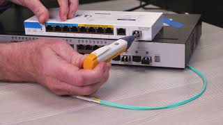 Testing SFP  QSFP Transceivers with the FiberLert™ Live Fiber Detector by Fluke Networks [upl. by Elly]