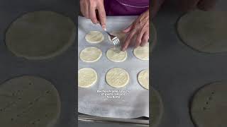 Pizzette di sfoglia pronte in pochi minuti😍 ricettafacile ricettafacileeveloce [upl. by Buzz]