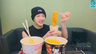 Bang Chan struggling to eat spicy noodles 🔥  Chans Room Ep 168 Channie Room VLIVE July 31st 2022 [upl. by Miguel]