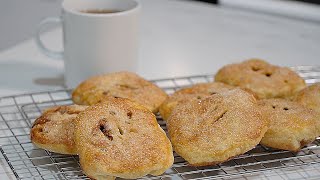 Eccles Cakes TRADITIONAL ENGLISH pastry ECCLES HYSapientia [upl. by Nikral618]